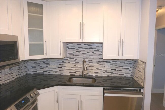Building Photo - 2700 Bayshore Blvd