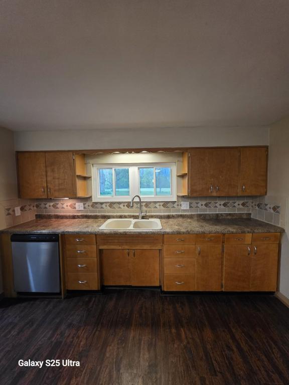 Building Photo - 623 W Main St