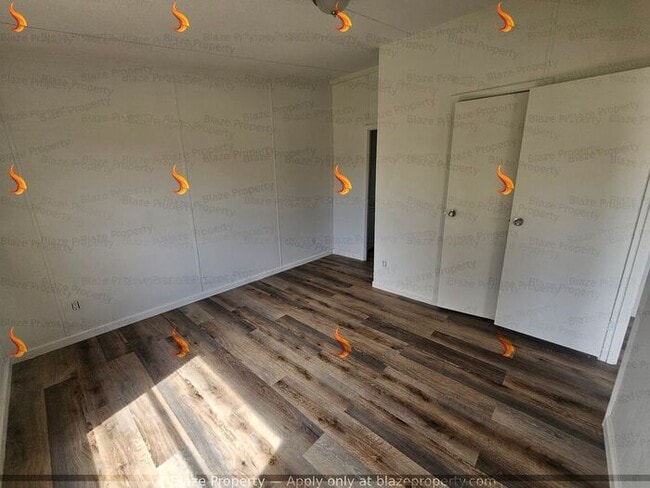 Building Photo - Experience Brand New Comfort in This Renov...