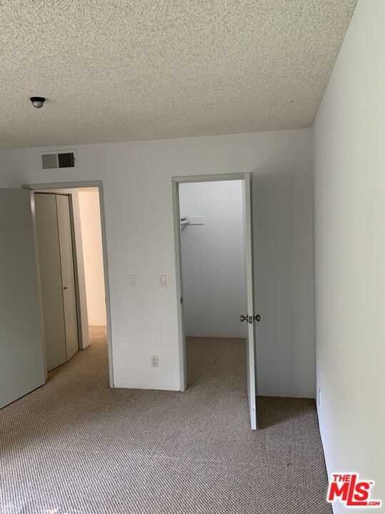 Building Photo - 1115 Raintree Cir