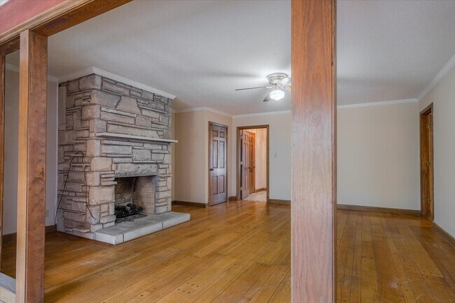 Building Photo - 356 Perkins Extd