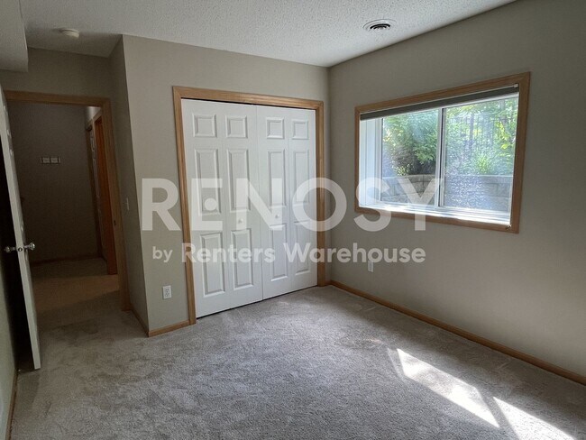 Building Photo - Available Now 3 Bedroom 1 Bath 1 Powder Room Townhome in Eden Prairie