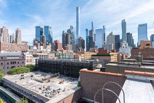 Building Photo - 735 10th Ave