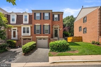 Building Photo - 10 Loganwood Ct