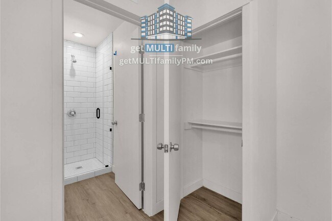 Building Photo - 325 N 17th Dr