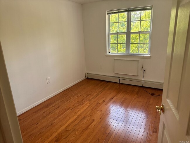 Building Photo - 82-21 Country Pointe Cir