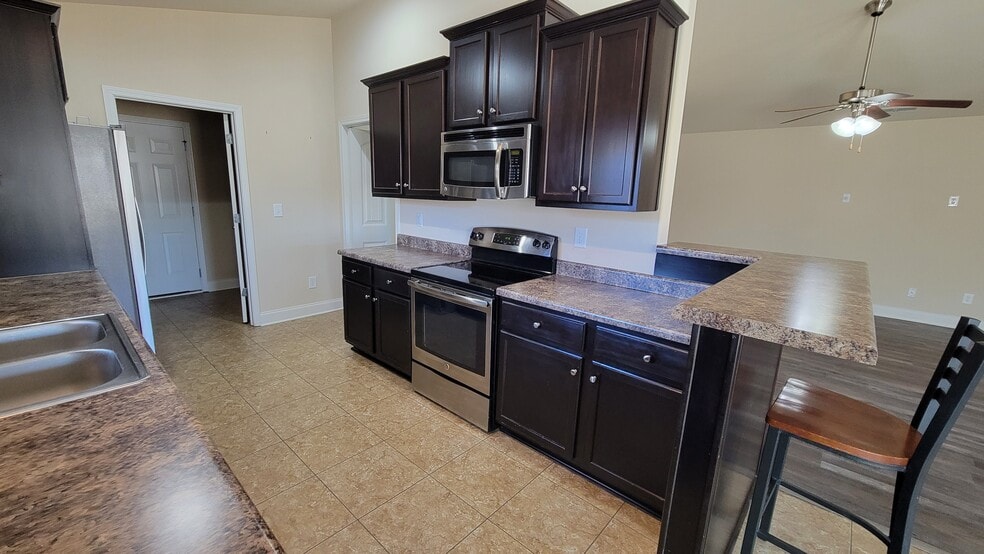 Building Photo - 1013 River Crest Trl