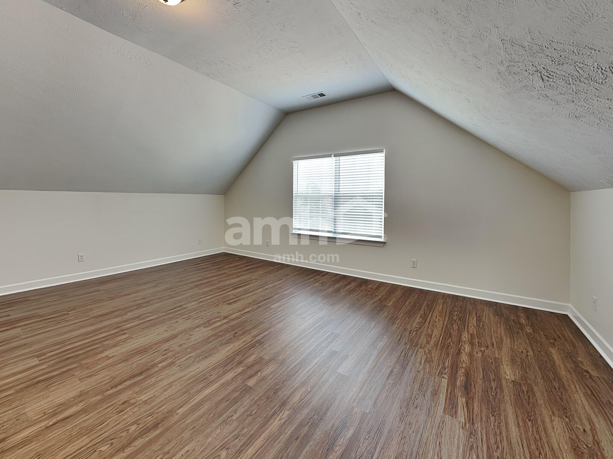 Building Photo - 6457 Sunnywood Dr