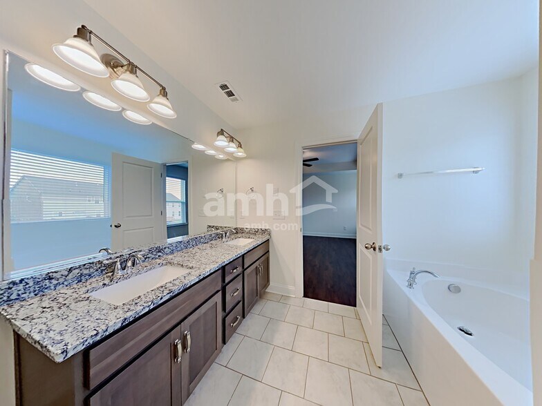 Building Photo - 7010 Bennett Dr.