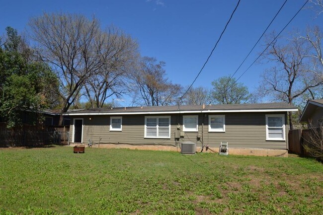 Building Photo - 1211 Ridgemont Dr