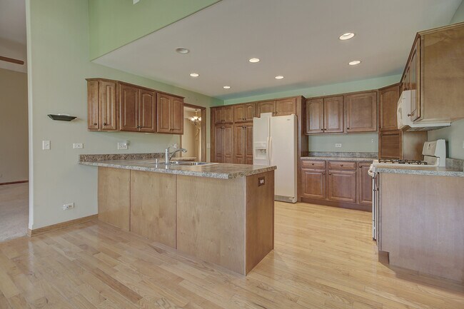 Building Photo - 403 E Main St