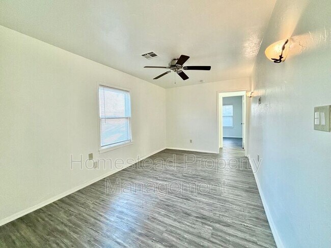 Building Photo - 1006 SE 51st St
