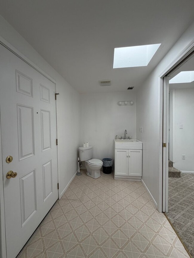 Building Photo - NEW LISTING!! 3 Bedroom 1.5 Bathroom House with Huge Yard, Central Heat & Air!