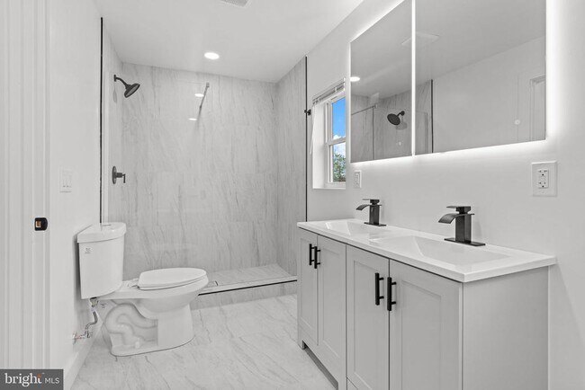 Building Photo - 12 Stonybrook Dr