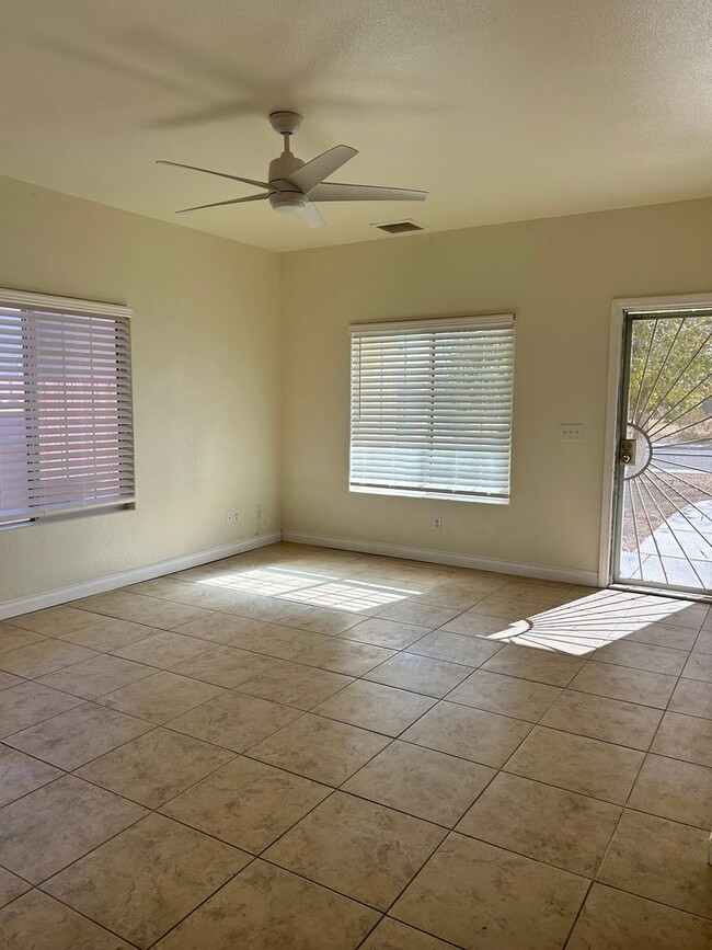 Building Photo - Please Contact Vaughn Realty to set up an ...