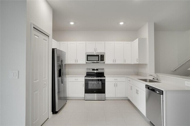 Building Photo - 212 27th St SE