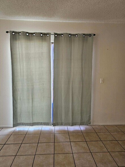 Building Photo - 2428 Statz St