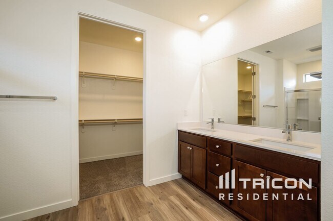 Building Photo - 807 Fire Wheel Dr