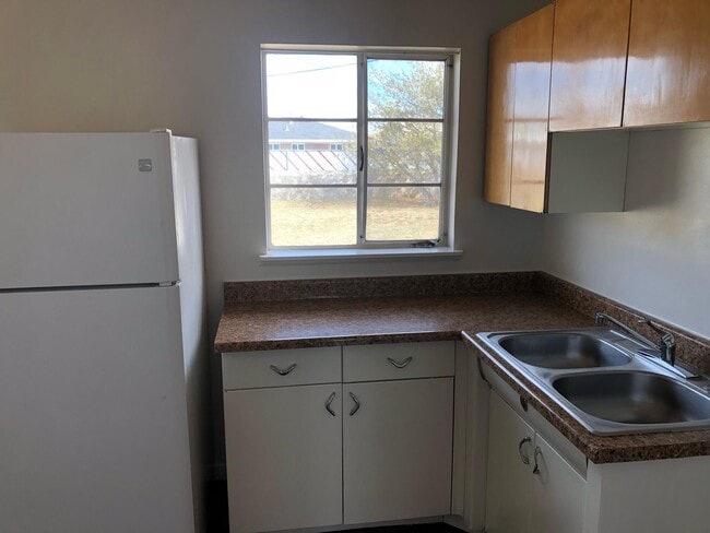 Building Photo - 5731 Middlesboro Ave