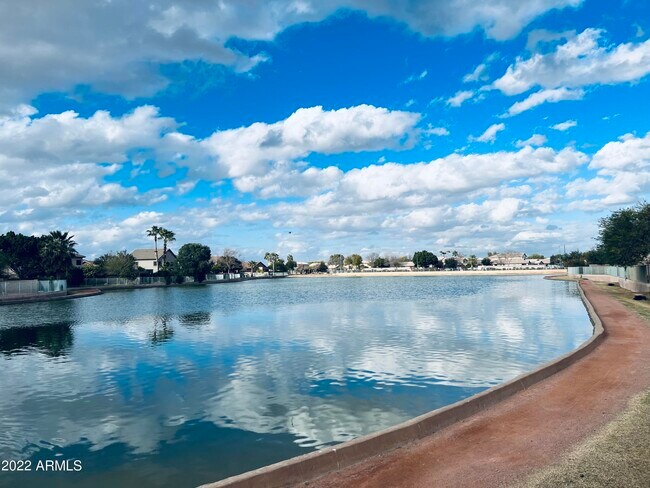 Building Photo - 10752 W Granada Rd