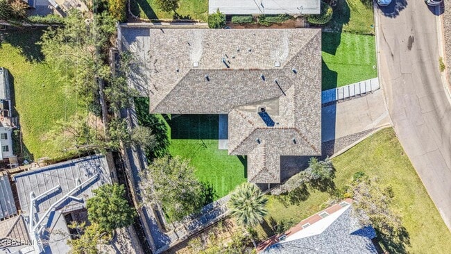Building Photo - 1210 La Cruz Dr