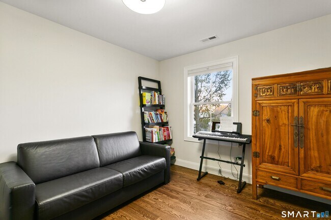 Building Photo - 210 High Ridge Ave