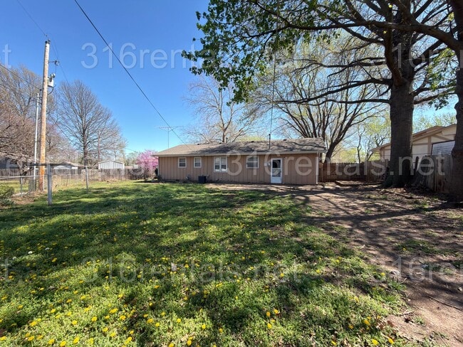 Building Photo - 520 Linda Ln