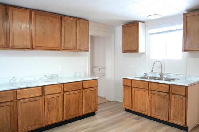 Building Photo - 511 S 2nd St