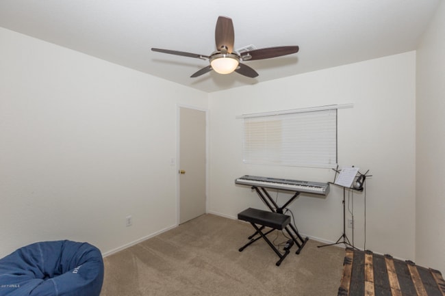 Building Photo - 3016 W White Feather Ln
