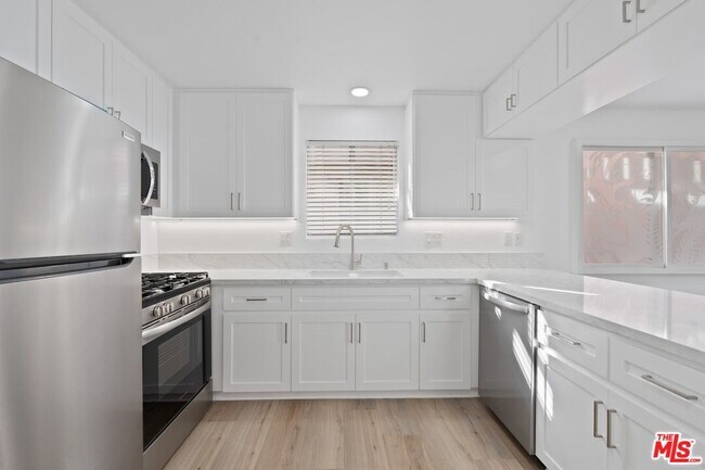 Building Photo - 122 Buccaneer St