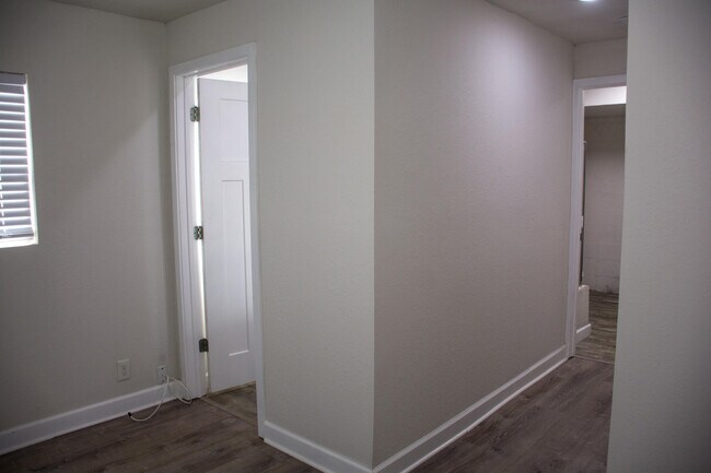 Building Photo - 86 Hurwood Ave