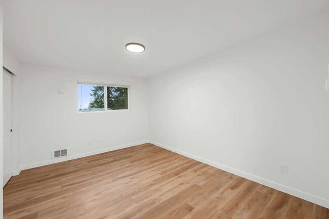 Building Photo - 9727 5th St NE