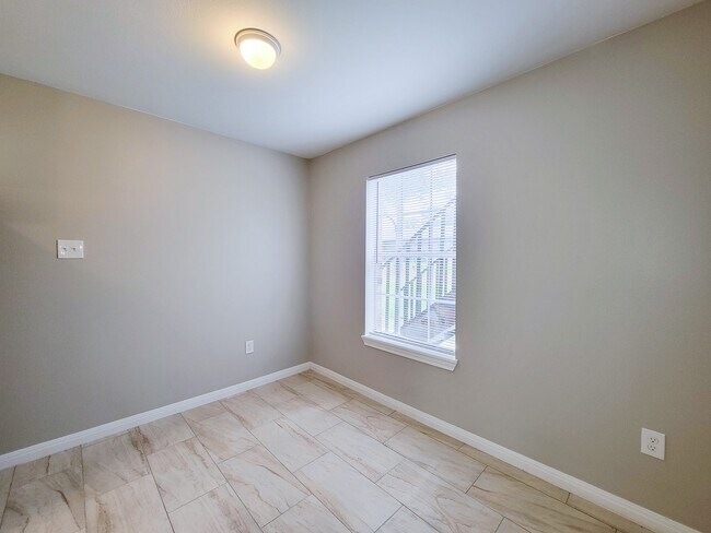 Building Photo - 3206 Lobit Dr