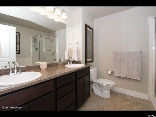 Building Photo - 1293 S Mountain Crest Dr