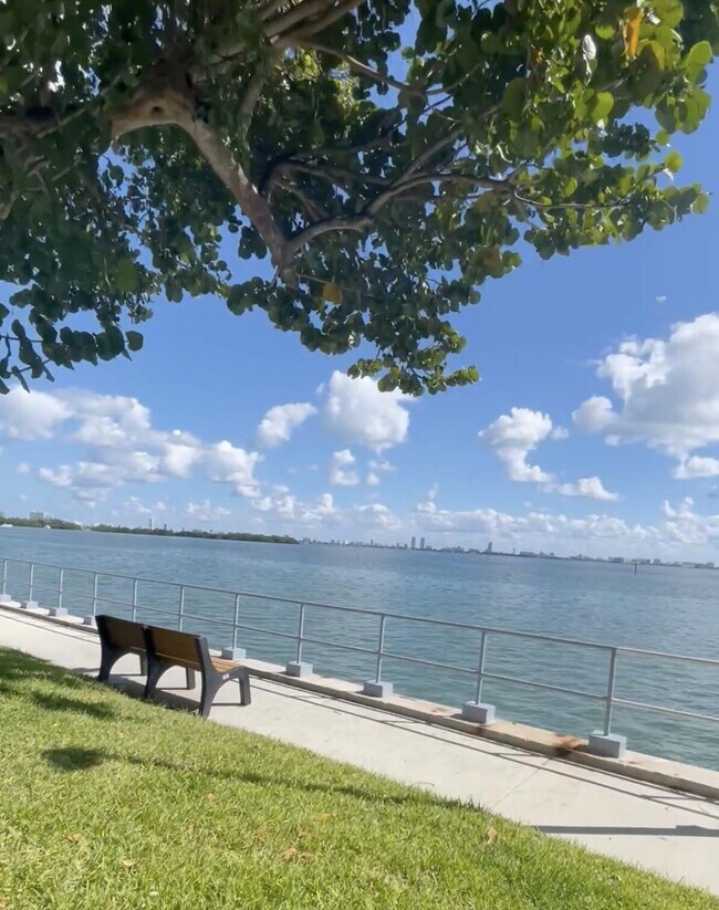 Building Photo - 880 NE 69th St