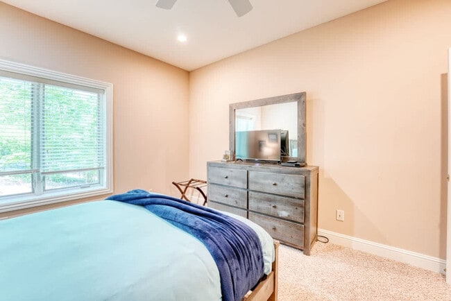 Building Photo - 16 Cheviot Ln