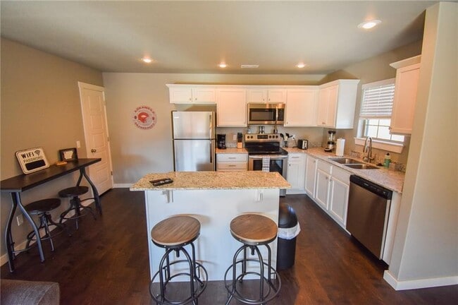 Building Photo - 2798 W Blackstone Crossing