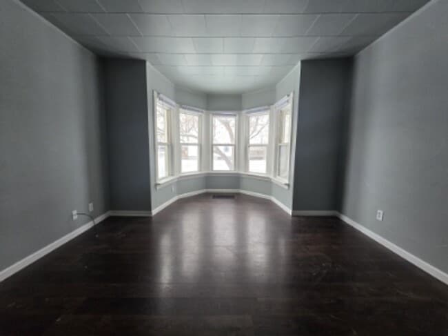 Building Photo - 524 3rd St