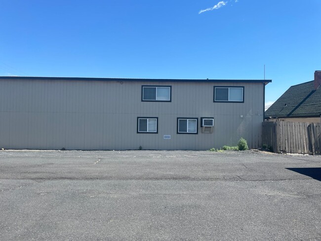 Building Photo - Loft Apartment/ Garage For Rent