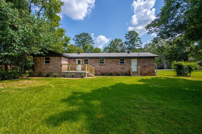 Building Photo - 6 Dee Dee Cir