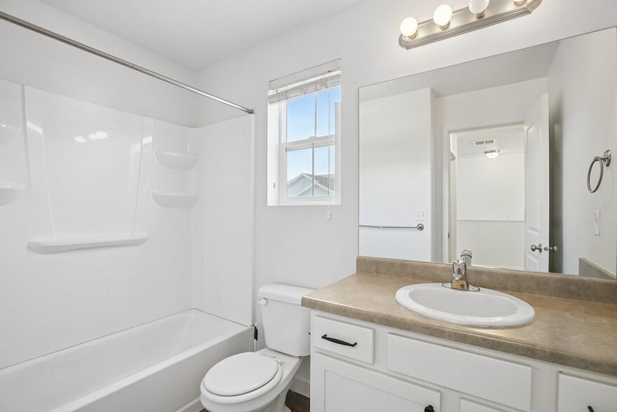 Basement bathroom - 3013 South Red Pine Drive