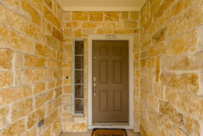 Building Photo - 15230 Ledgewood Park Dr