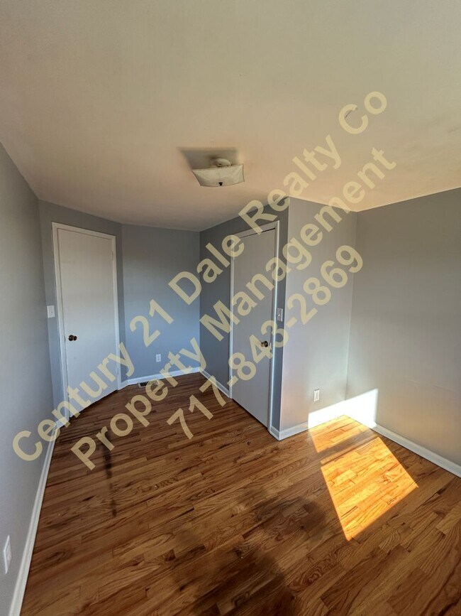 Building Photo - Meade Street 215-217