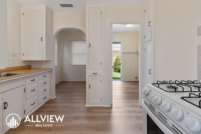 Building Photo - Charming 3 Bedroom 1 Bath Costa Mesa Bungalow