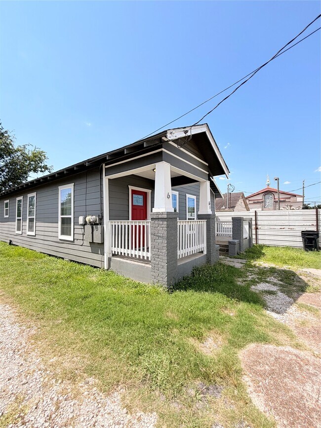 Building Photo - 6 Burr St