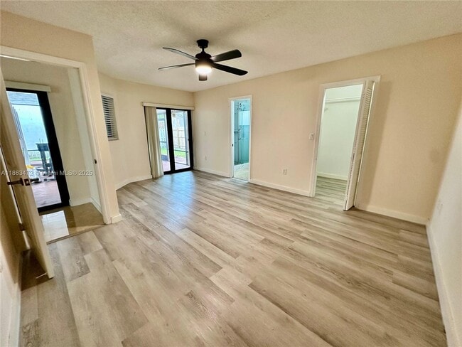 Building Photo - 10940 SW 143rd Ct