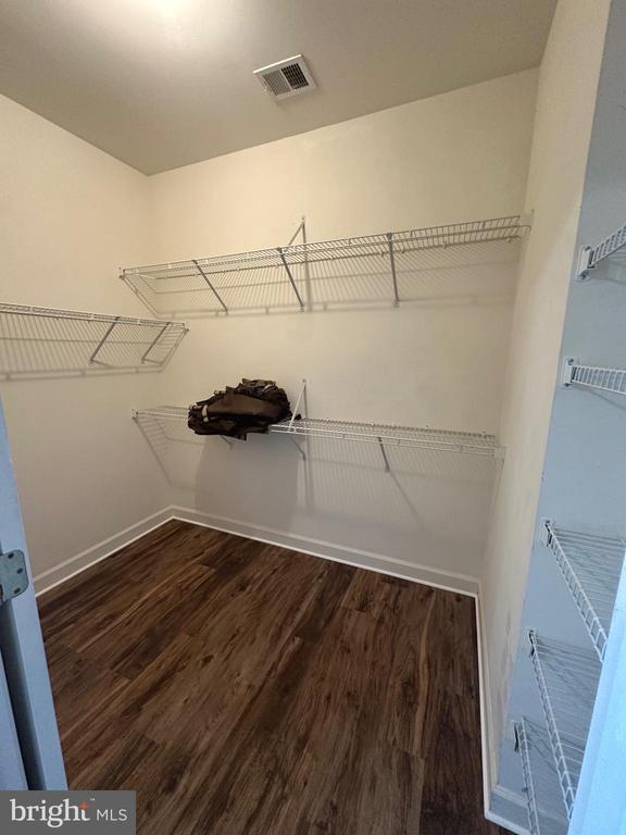 Building Photo - 9430 Dunraven St