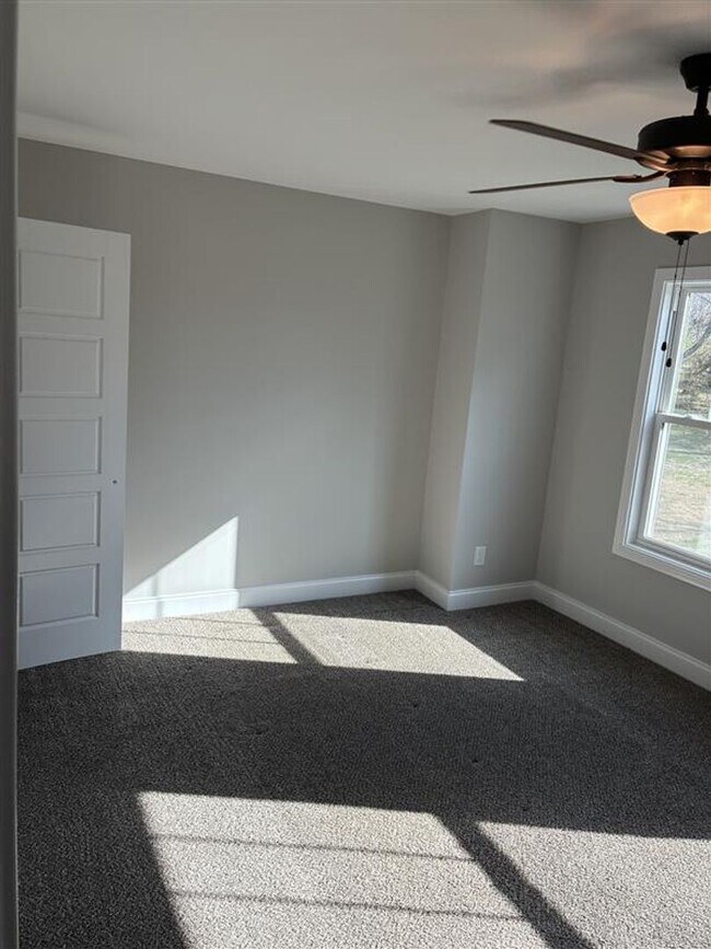 Building Photo - Spacious 3 Bedroom, 2 Bath Single-Family Home — Nashville Style in Clarksville!