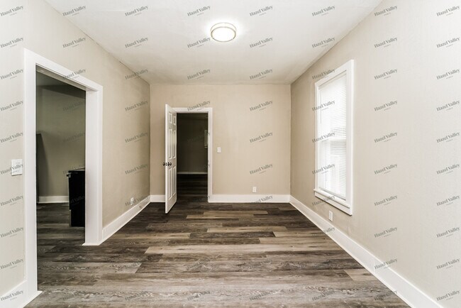 Building Photo - 2253 E 74th St