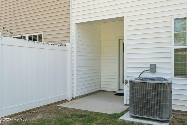 Building Photo - 1206 Gracie Ln